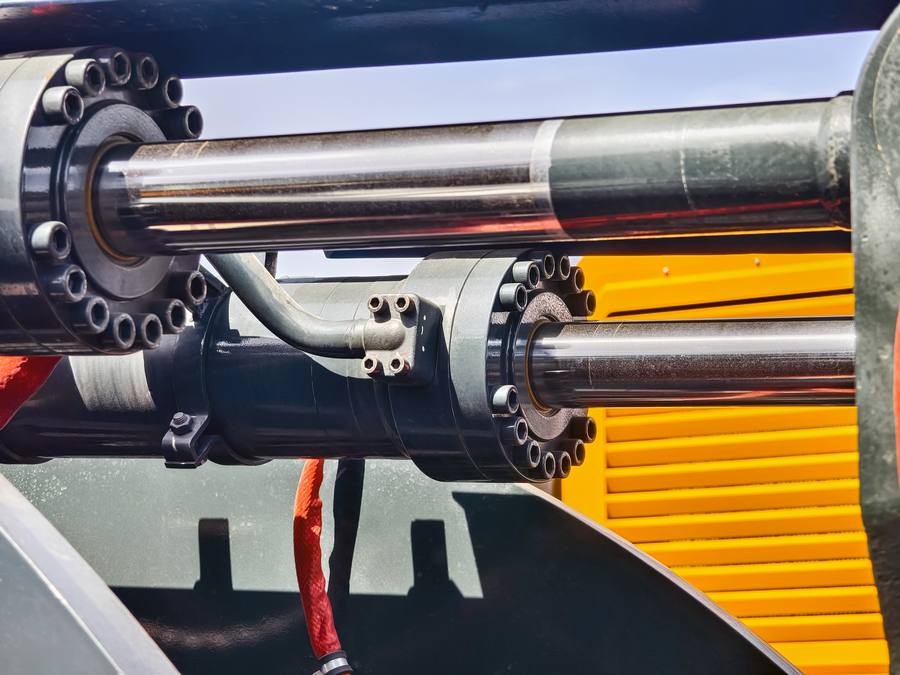 hydraulic-machinery-components-construction-site-bright-daylight.jpg