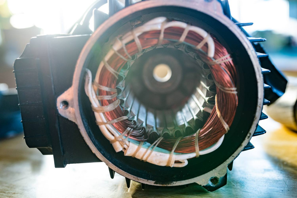 close-up-disassembled-metal-motor-with-wire-plugs-lies-table-production-complex_tn.jpg